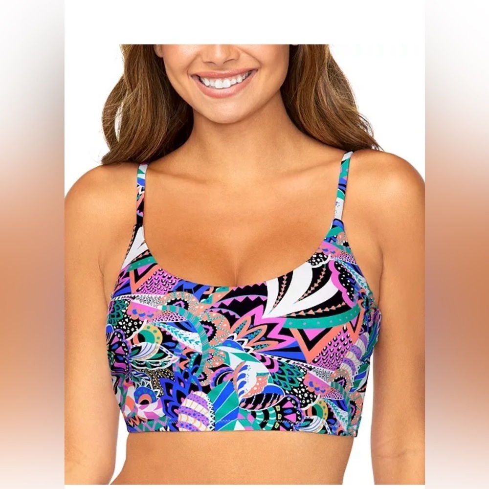 NWT Raisins
Juniors' Printed Aruba Bikini Top size Medium